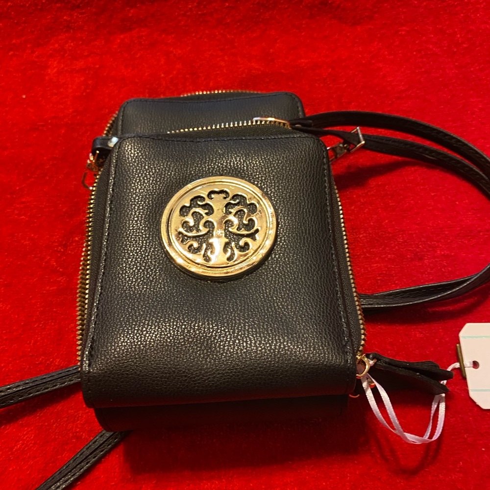 Cute purse with a lot of pockets to hold items.